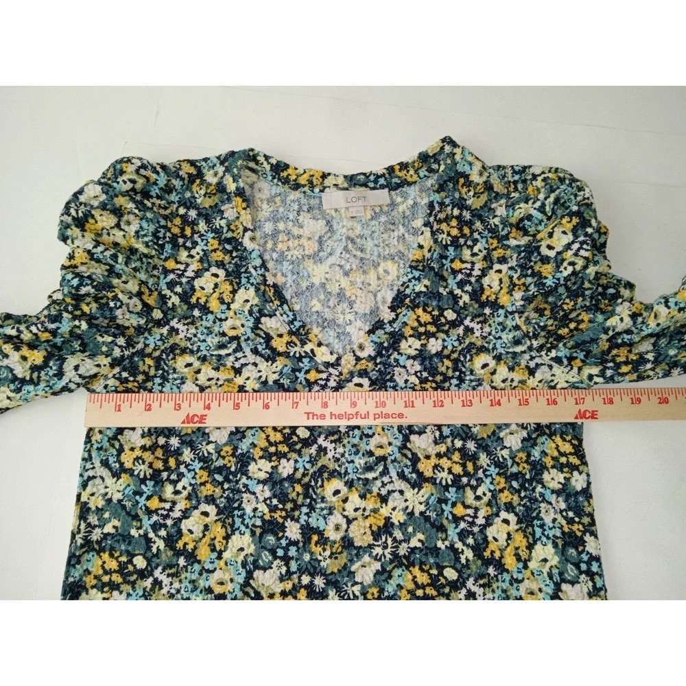 LOFT Women M Multi Floral V-Neck Long Sleeve Ruched Puff Shoulder‎ Textured Top